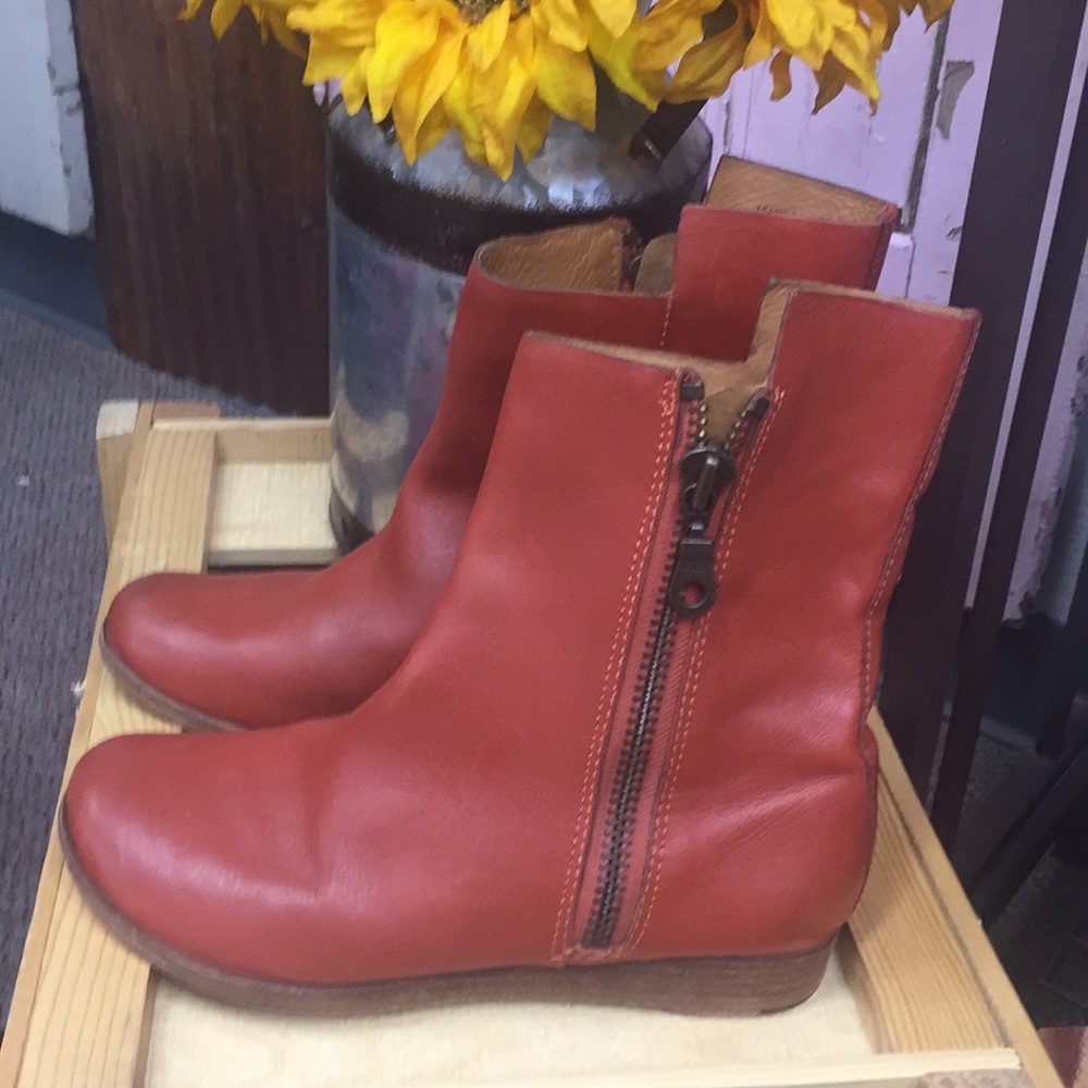 Kork Ease boots